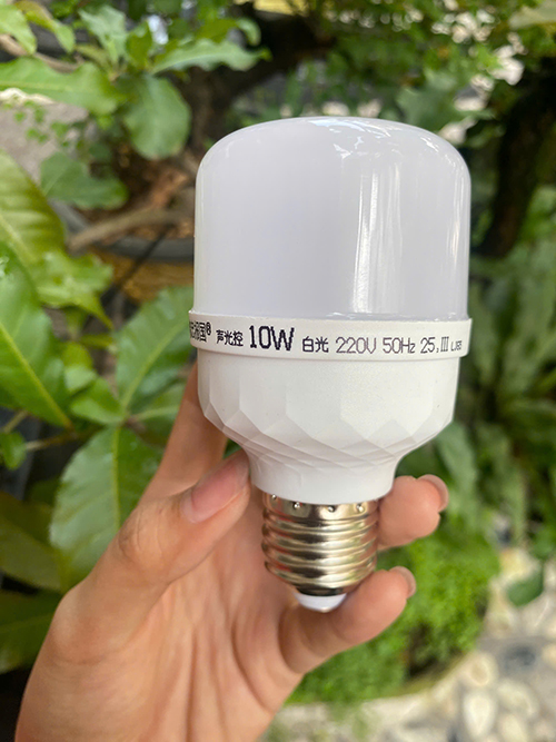 Bóng Đèn Cảm Ứng Hồng Ngoại 10W Tự Bật / Tắt Khi Phát Hiện Chuyển Động Tiết Kiệm Năng Lượng
