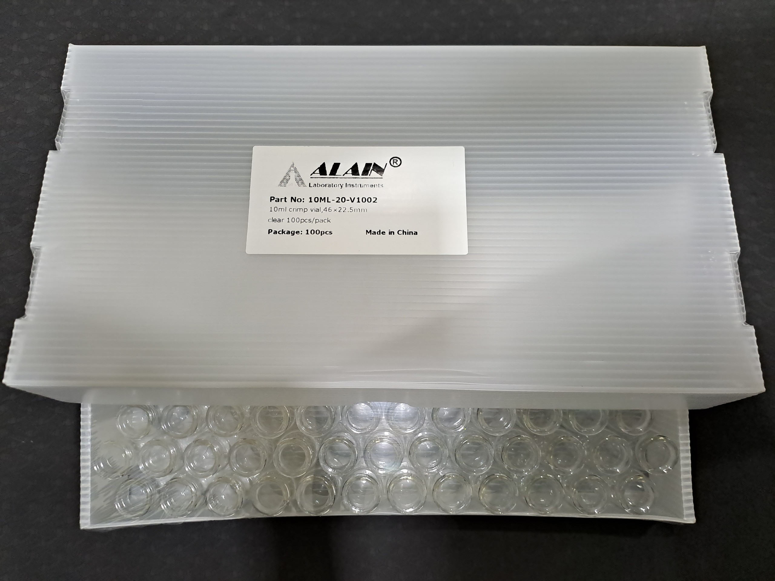 Chai thủy tinh đựng mẫu phân tích 10ml trắng trong 22.5x46mm + Nắp bấm 20mm có lỗ đệm septa Silicone white/ PTFE natural, 100 cái/hộp