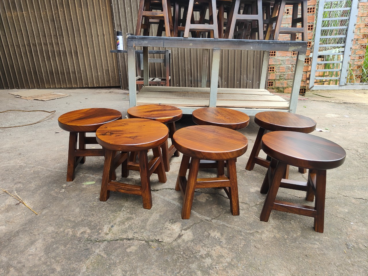 Ghế đôn tròn gỗ muồng đen
