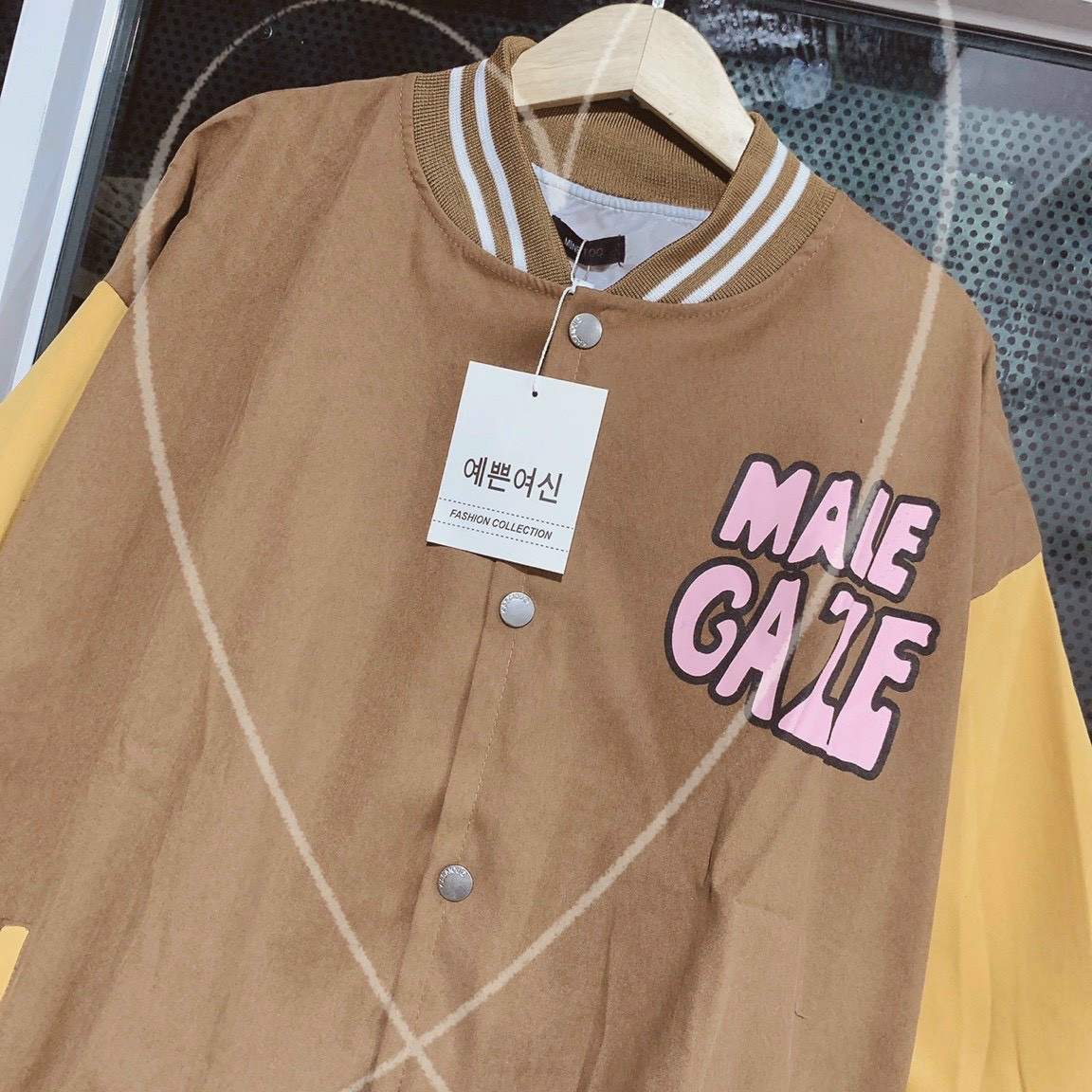 Áo khoác da lộn mềm mịn form chuẩn, 2 lớp lót dù logo in, ÁO KHOÁC DA LỘN FORM SIZE 70 KÍ MẶC THOẢI MÁI , 2 LỚP LÓT DÙ CHẤT ĐẸP MỊN, HÀNG CHUẨN BÁN SHOP, áo khoác bóng chày hàn quốc unisex ulzzang