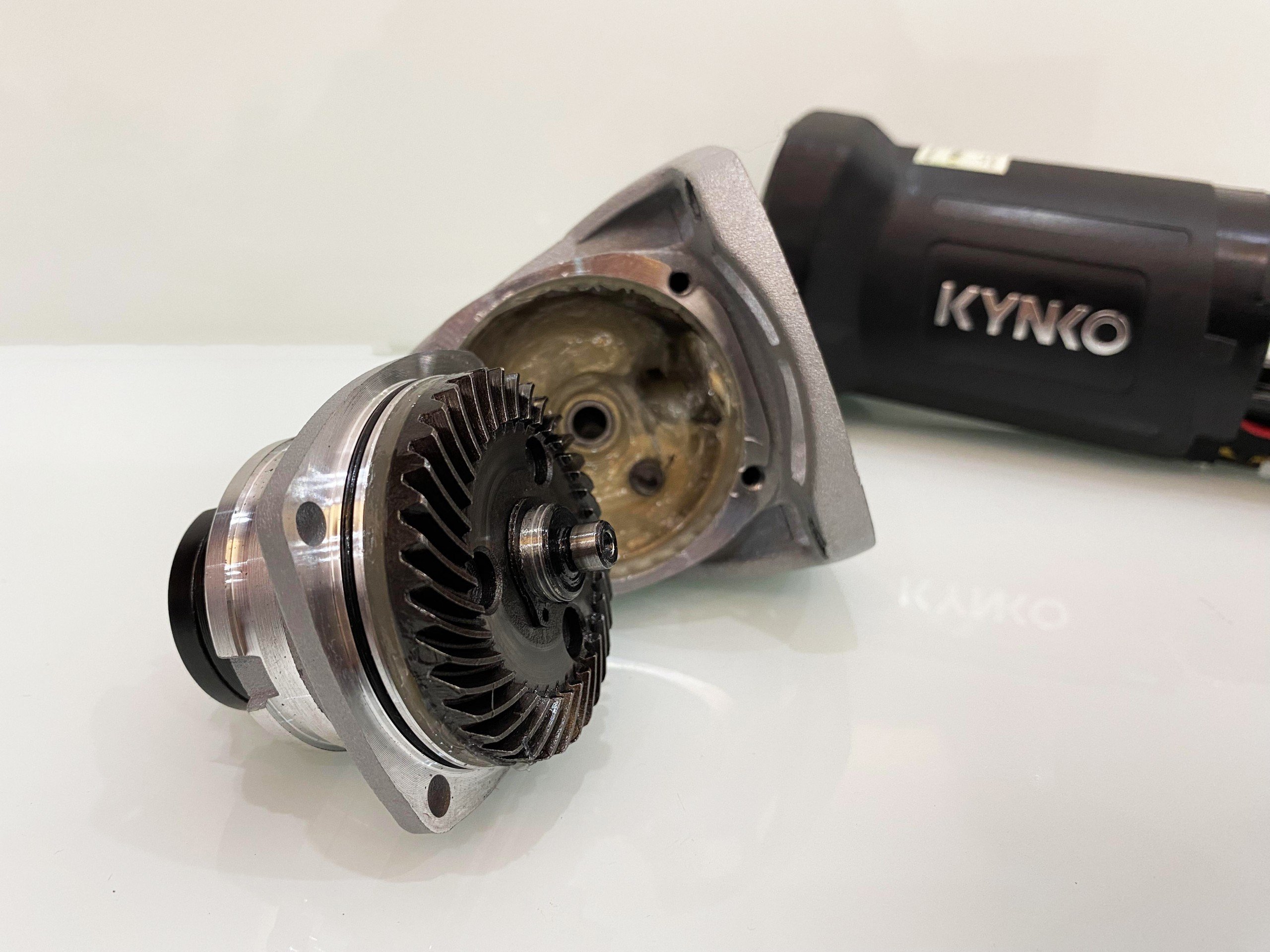 (TẶNG ĐÁ MÀI) Máy mài góc 1 tấc mài góc 100mm Kynko KD57 chính hãng (6571A)