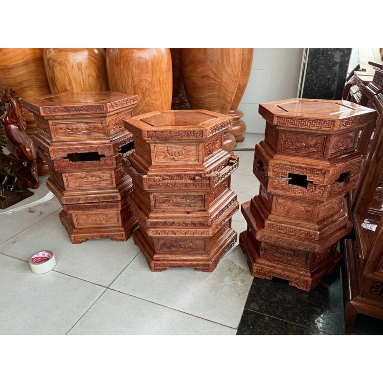 Đôn lục lăng triện hoa sen gỗ Hương đá dùng kê tượng mặt 25 cao 20 cm