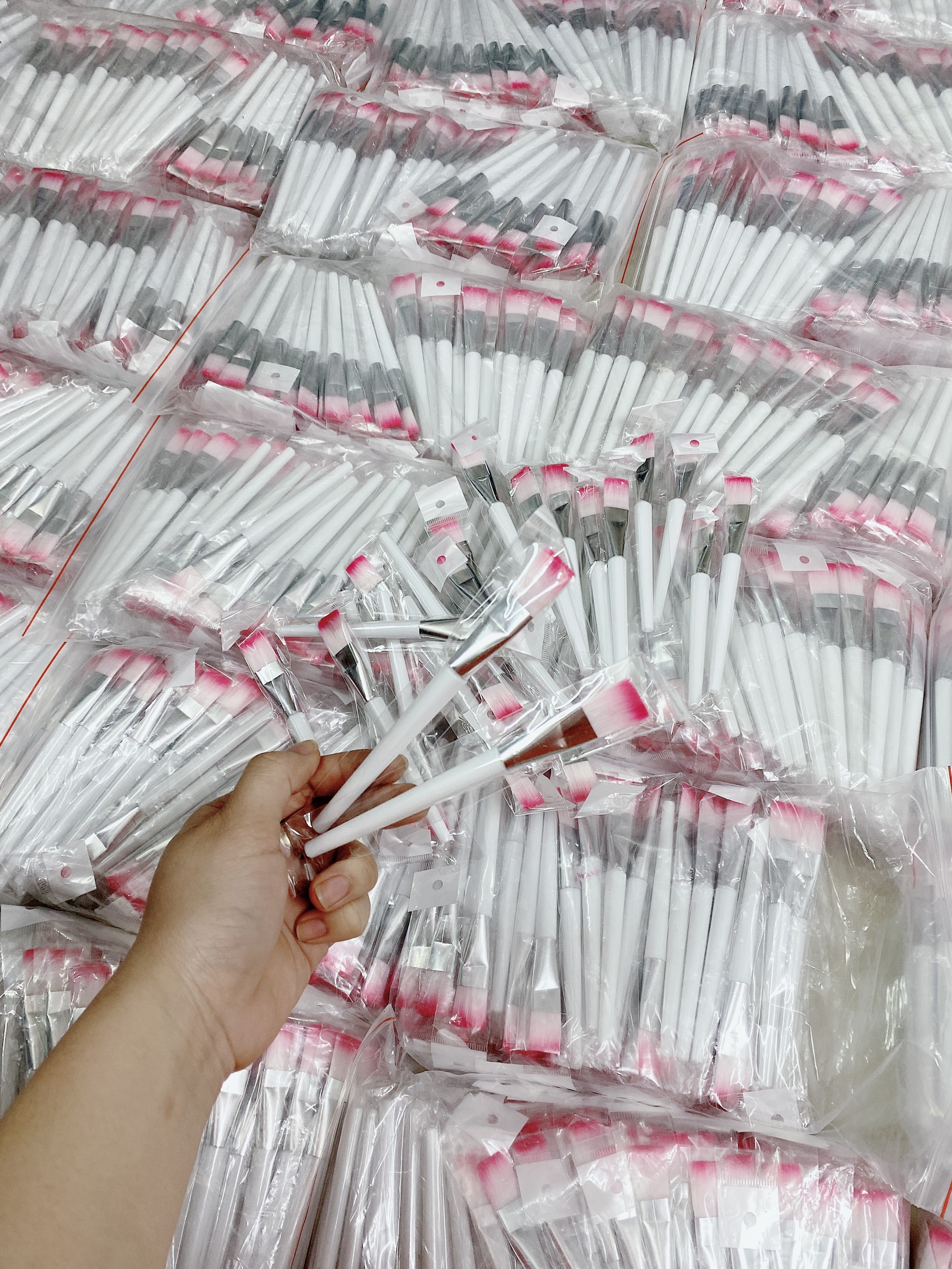 Combo 100 Cọ quét đắp mặt nạ silicone mềm mại, tiện dụng