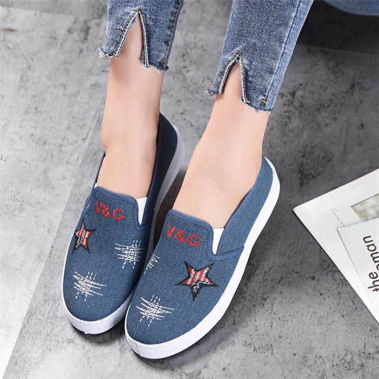 Giày lười nữ vải mềm mũi tròn đế bệt cao 2cm màu xanh jean