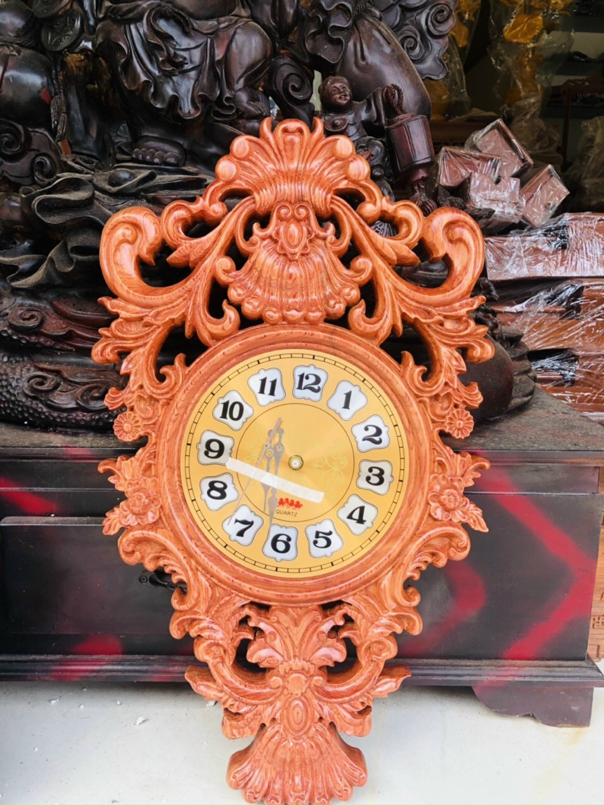 Đồng hồ treo tường trạm khắc hoa la tây cổ điển bằng gỗ hương đá kt 61×35×3,5cm