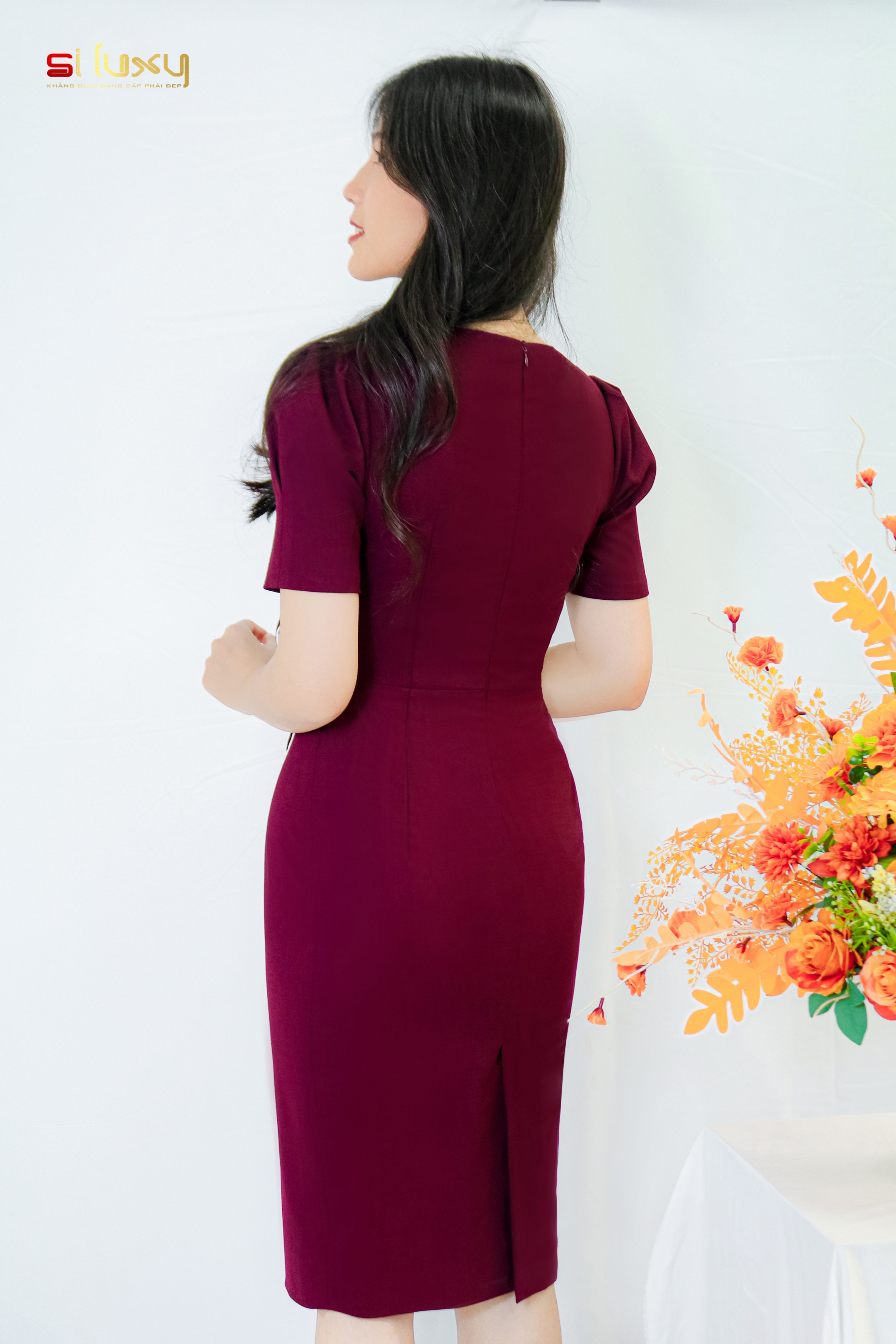 Đầm công sở nữ Siluxy váy thiết kế đỏ đô dáng ôm tay bồng đính hoa eo thủ công tinh tế
