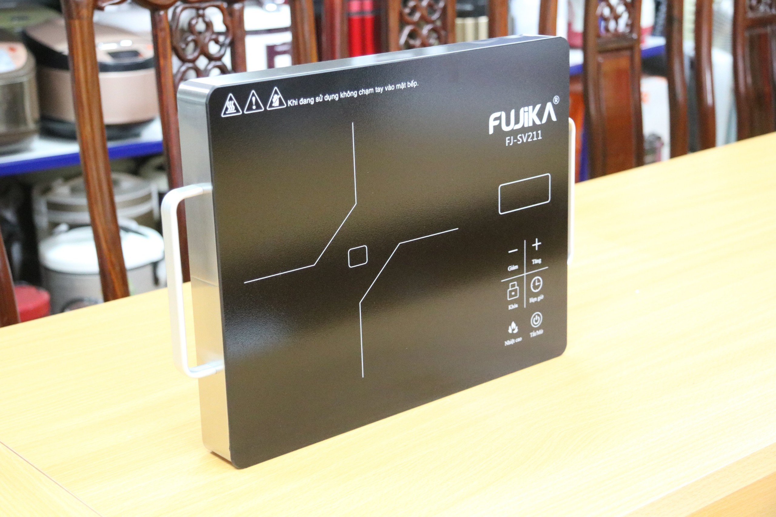 Bếp Hồng Ngoại 2000W Fujika FJ-SV211 không kén nồi chảo-kèm chảo chống dính sâu lòng-Hàng chính hãng