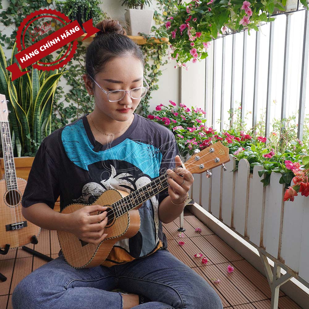 Đàn Ukulele Concert Chard U-24H, Mặt Đàn Gỗ Cây Thích, Họa Tiết Tỉ Mỉ - Hàng Chính Hãng