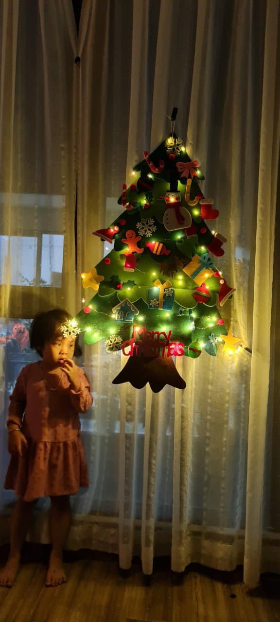 Cây thông Noel bằng vải dạ cao 70cm full 32 phụ kiện kèm đèn led cho bé