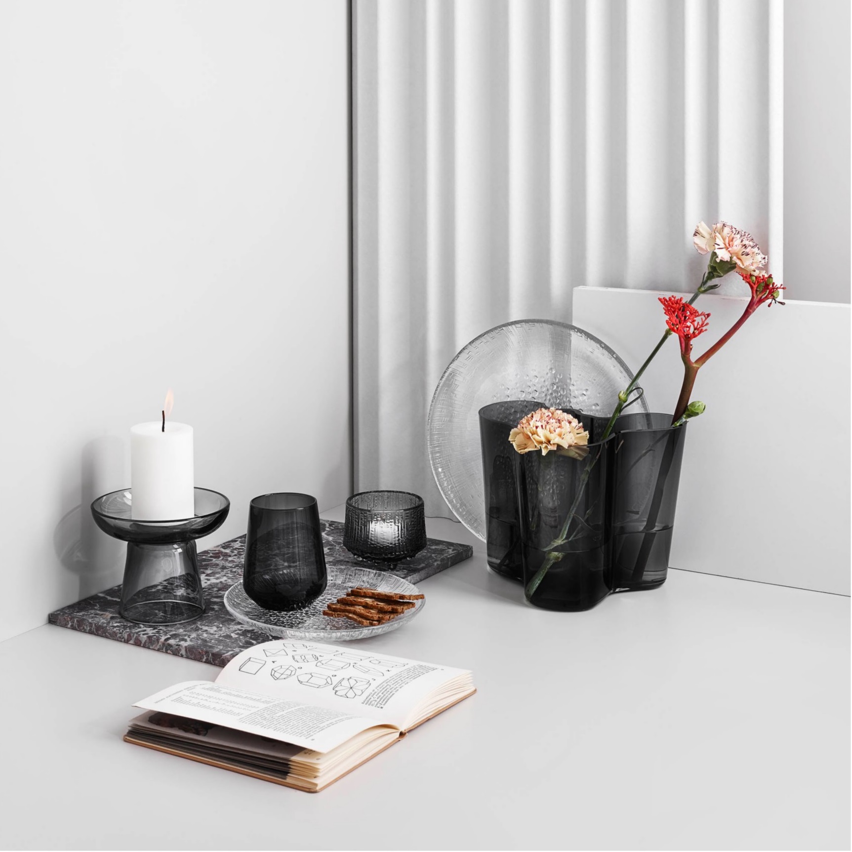 Chân nến thủy tinh cao cấp Nappula iittala, kích thước 107mm