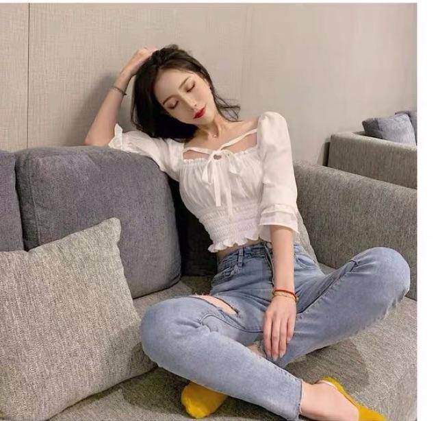Áo trăng’ cổ vuông chằn 4 thun eo , phong cách dễ thương