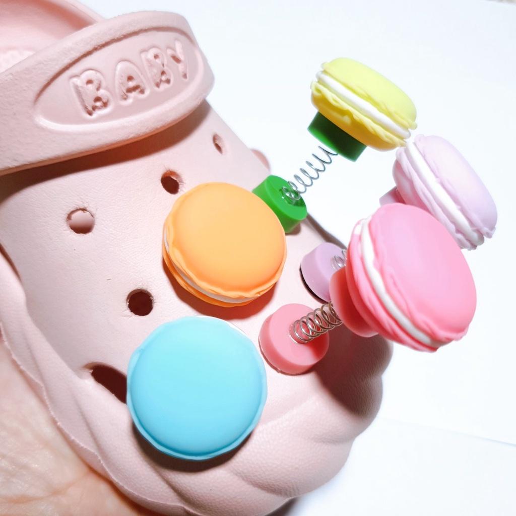 Jibbitz trang trí giày dép nữ/ dép bánh mì mẫu bánh Macaron kẹp kem