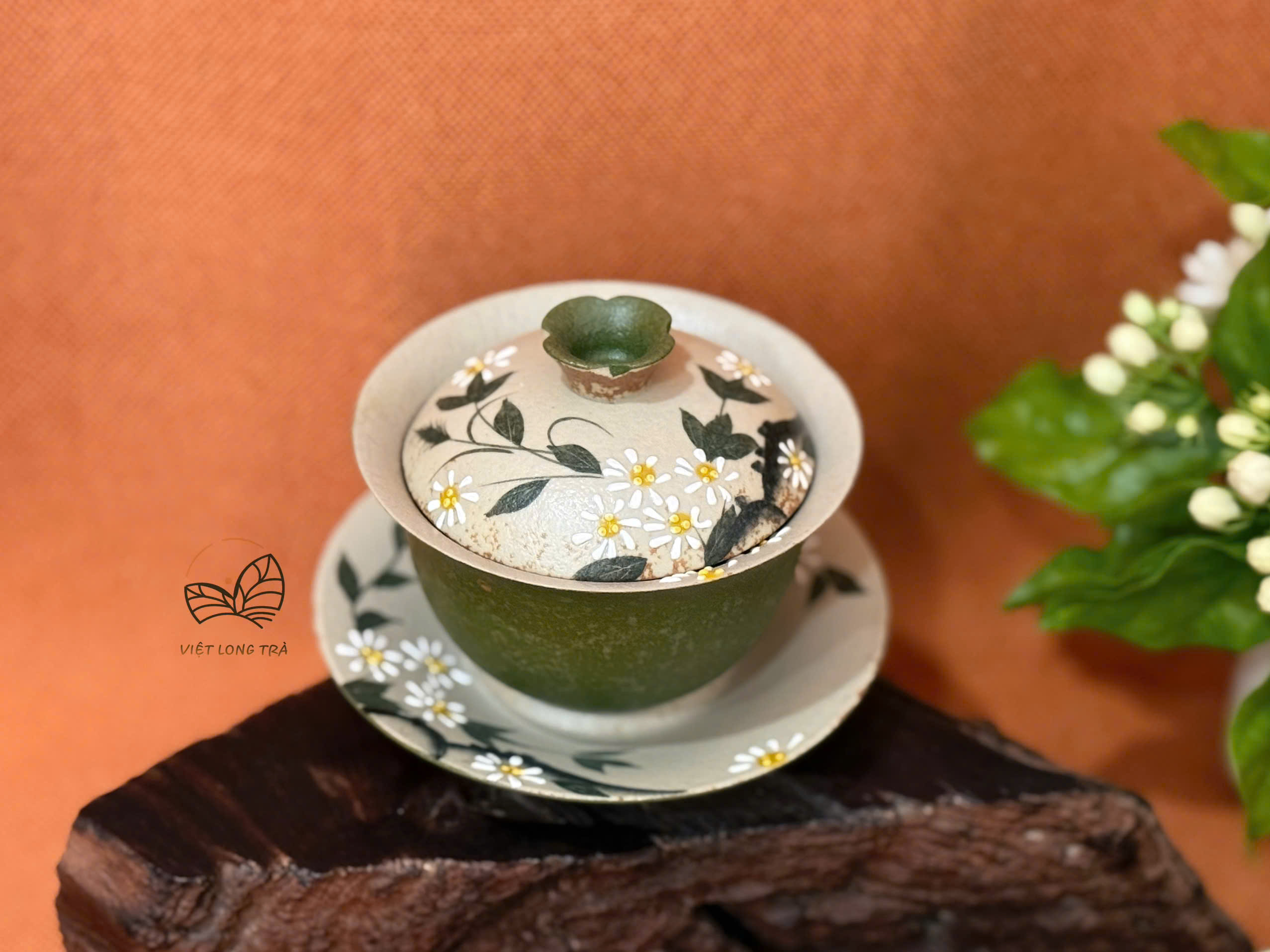 CHÉN KHẢI TAM TÀI VẼ TAY HỌA TIẾT HOA CÚC - GỐM SỨ CHẠM NỔI - 100ML - GAIWAN