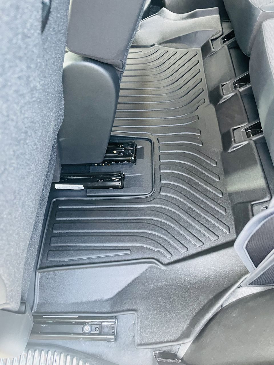 Thảm lót sàn xe ô tô Suzuki Ertiga 2018-2021 Nhãn hiệu Macsim chất liệu nhựa TPV cao cấp màu đen