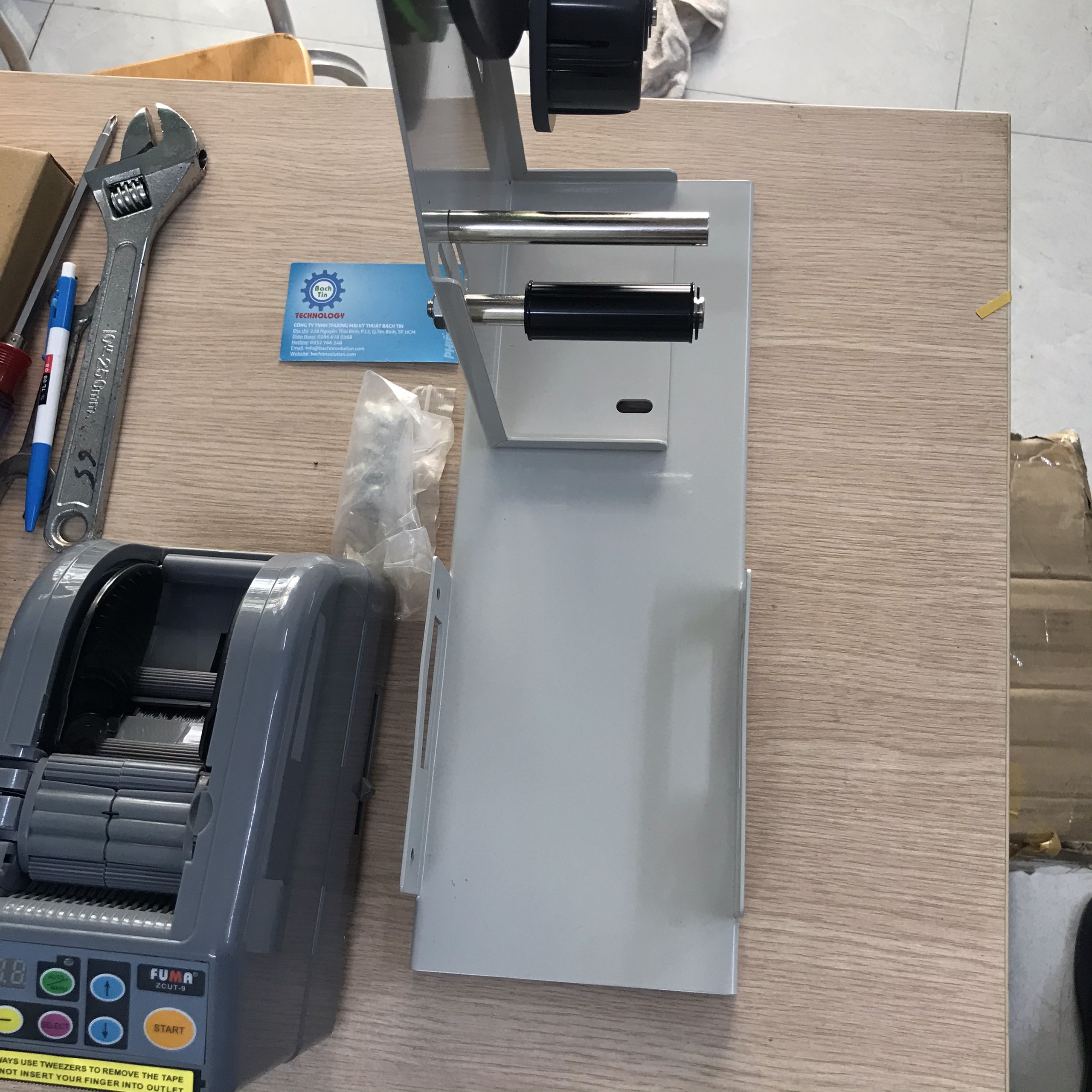 Bộ chân đế tách băng keo 2 mặt cho máy cắt băng keo tự động các dòng M-1000,zcut-9, rt7700, rt7000, yaesu,.ezmro