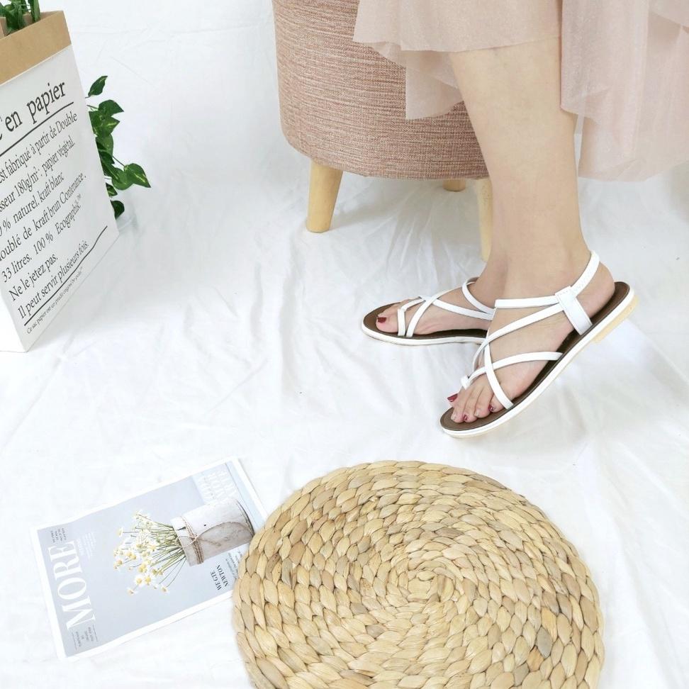 Sandal nữ đi học có quai hậu lót da, đế nhựa cao cấp đi mưa thoải mái - TB Sandal xỏ ngón da lì nền nâu