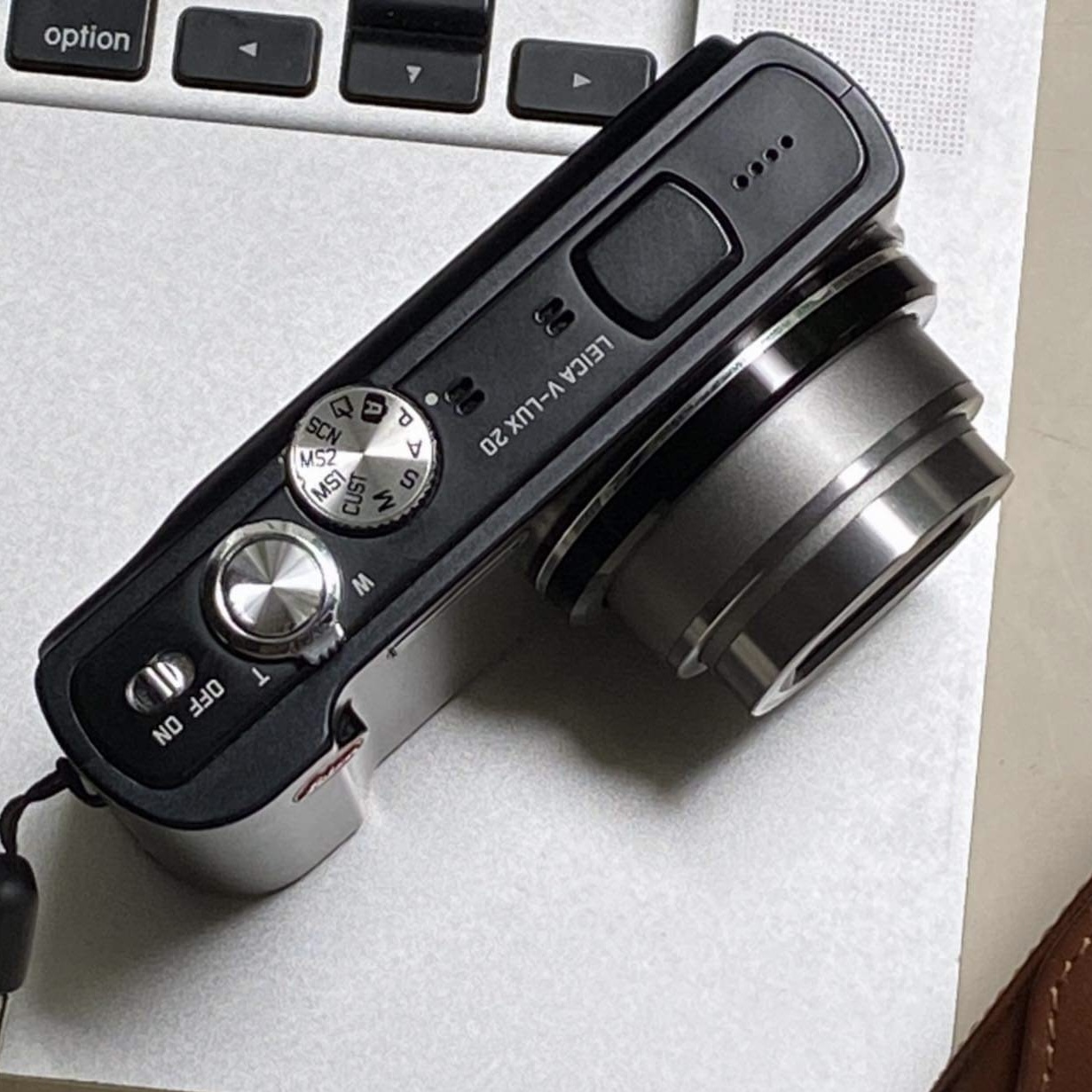 Máy ảnh kĩ thuật số Leica V-lux2