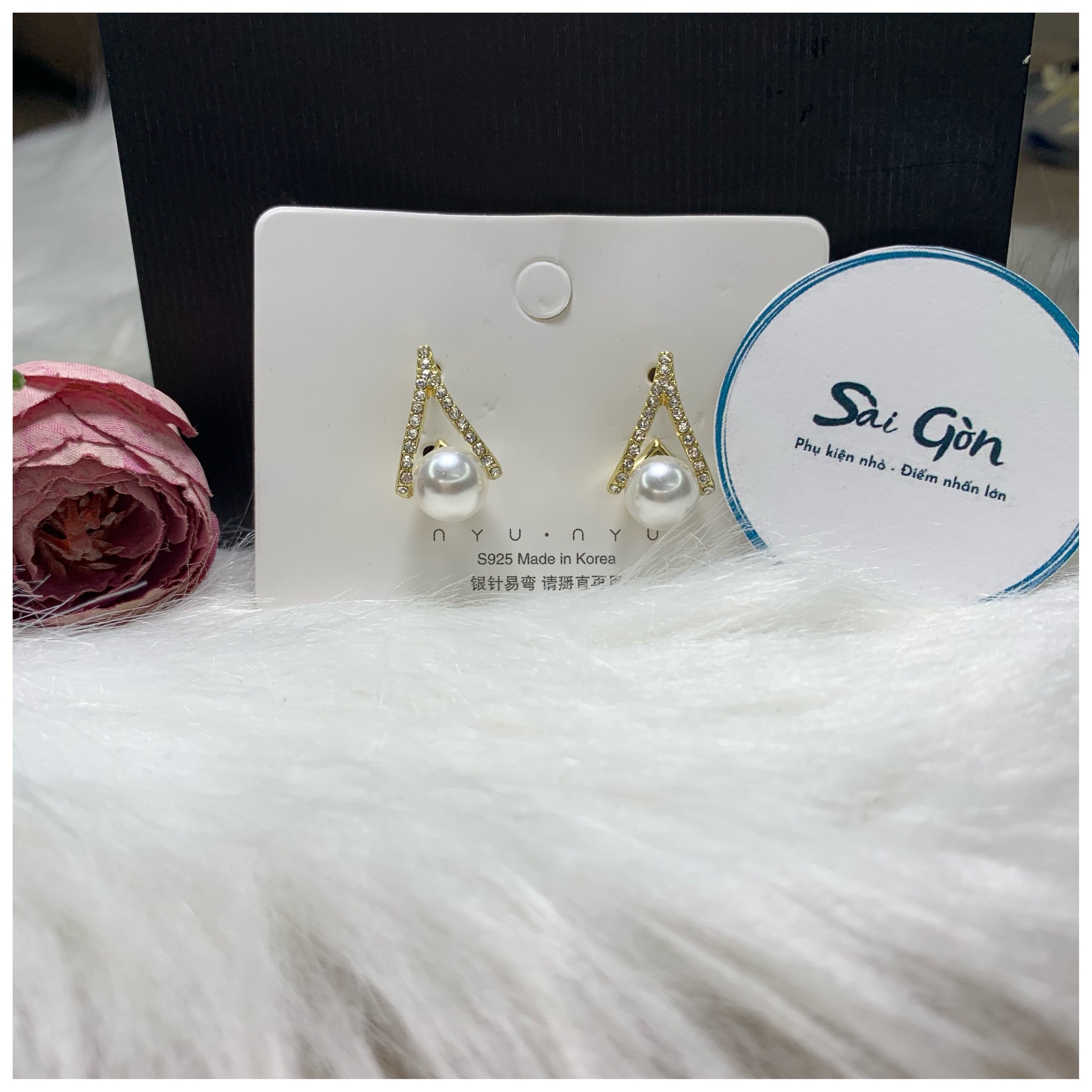 Bông tai ngọc trai cách điệu đính đá SAIGON ACCESSORY