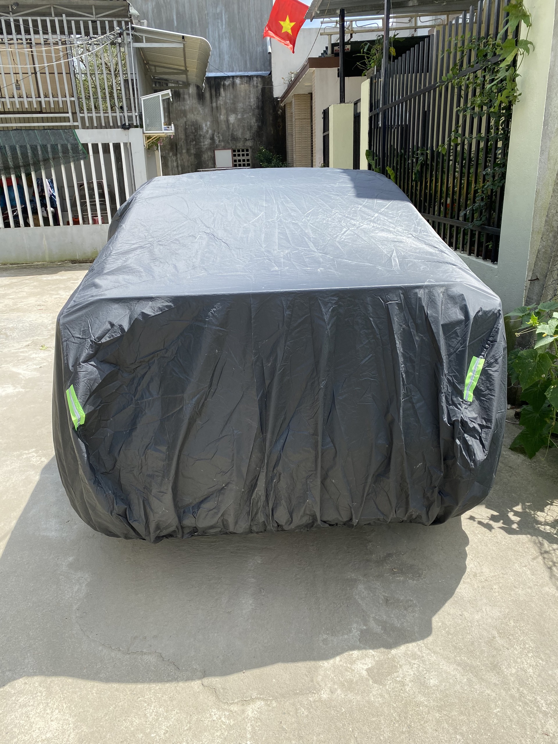 Bạt phủ ô tô thương hiệu MACSIM dành cho Ford Focus - màu đen và màu ghi - bạt phủ trong nhà và ngoài trời