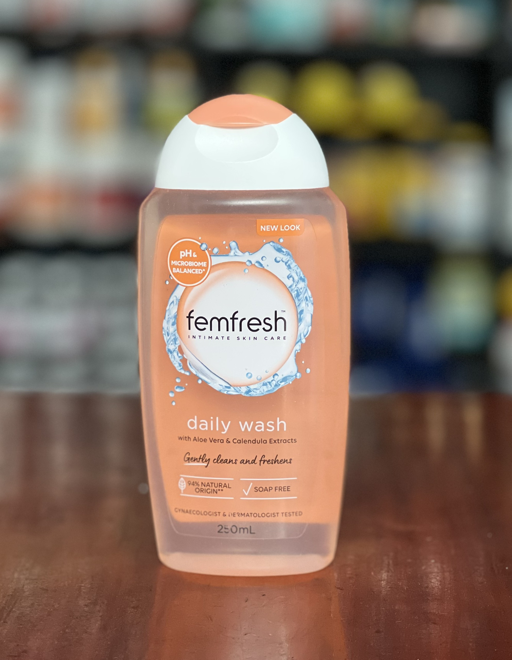 Dung Dịch Vệ Sinh FEMFRESH Daily Wash Kháng Khuẩn, Khử Mùi 250ml