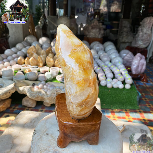 Trụ đá thạch anh bông vàng cho mệnh thổ-2.86kg - TAV158