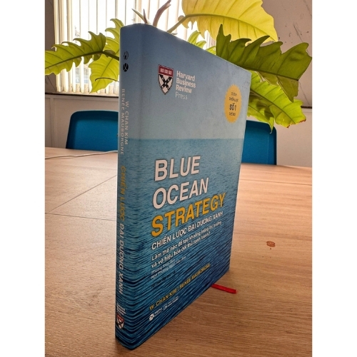 Chiến Lược Đại Dương Xanh – Nghệ thuật tạo ra thị trường không cạnh tranh