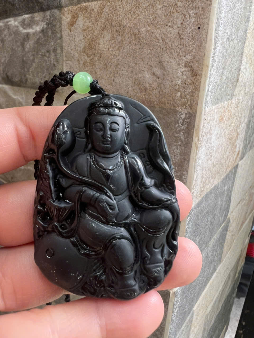 Mặt Dây Chuyền Nam Phật Quan Âm Cưỡi Cá Chép Đá Mã Não Đen Size To Cao 60mm Ngang 43mm Dầy 13mm ạ