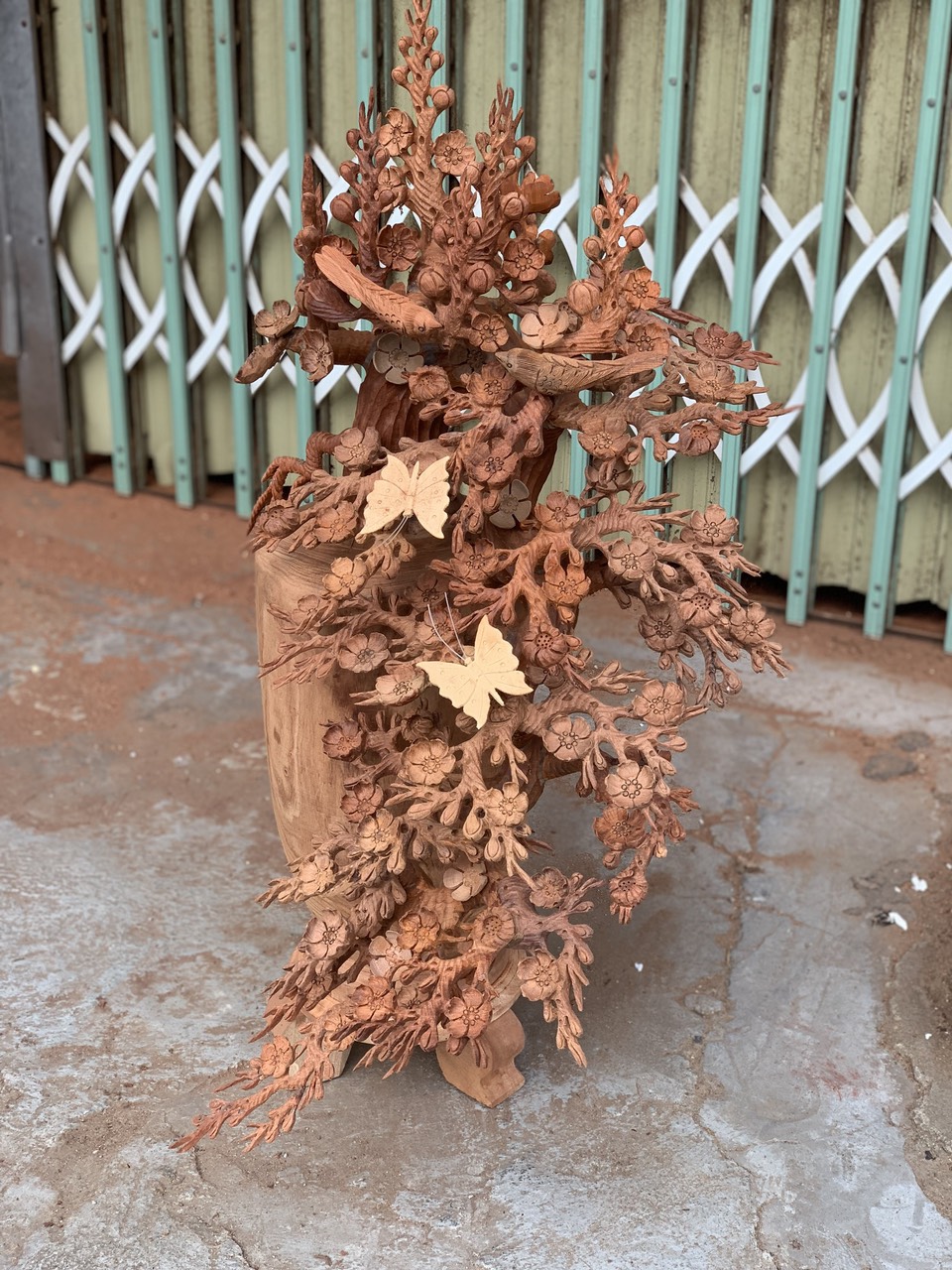 2 bình hoa mai lan phú quý phong thủy bằng gỗ hương kt cao 98×55×50cm đẹp long lanh