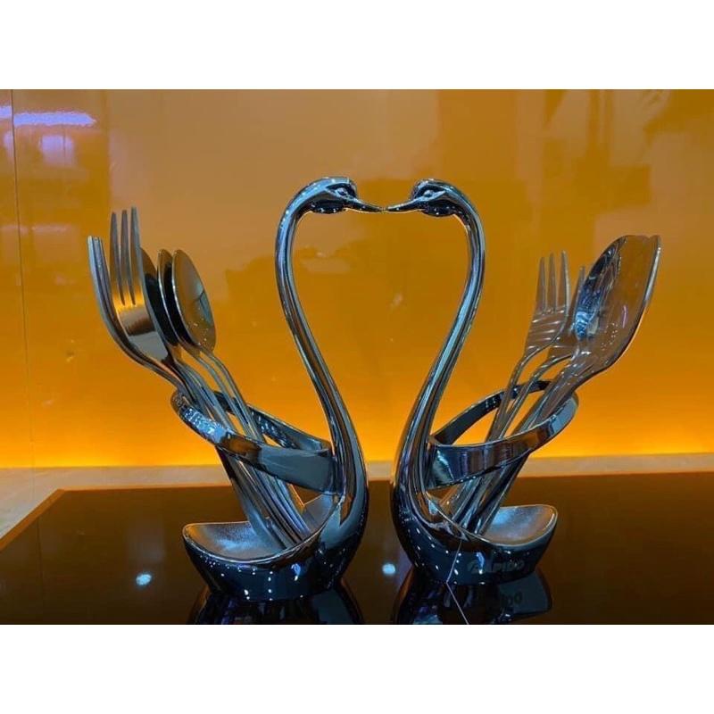 Giá Thìa Nĩa Hình THIÊN NGA Xinh Xắn Kèm 6 Thìa Dĩa - Chất Liệu INOX 304 Bền Đẹp Sang Trọng