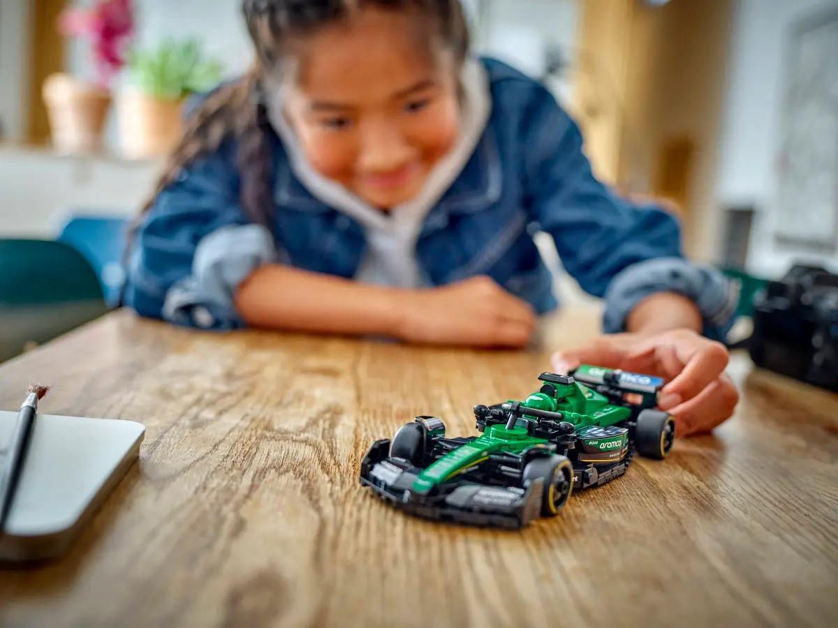 Đồ Chơi Lắp Ráp Xe Đua Aston Martin Aramco F1 AMR24 - Lego Speed Champions 77245 (269 Mảnh Ghép)