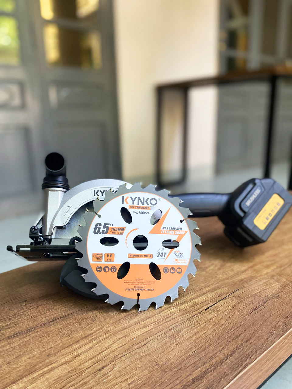 Lưỡi cưa gỗ siêu mỏng cho máy pin 24 răng đường kính Ø 165mm KYNKO WL165024
