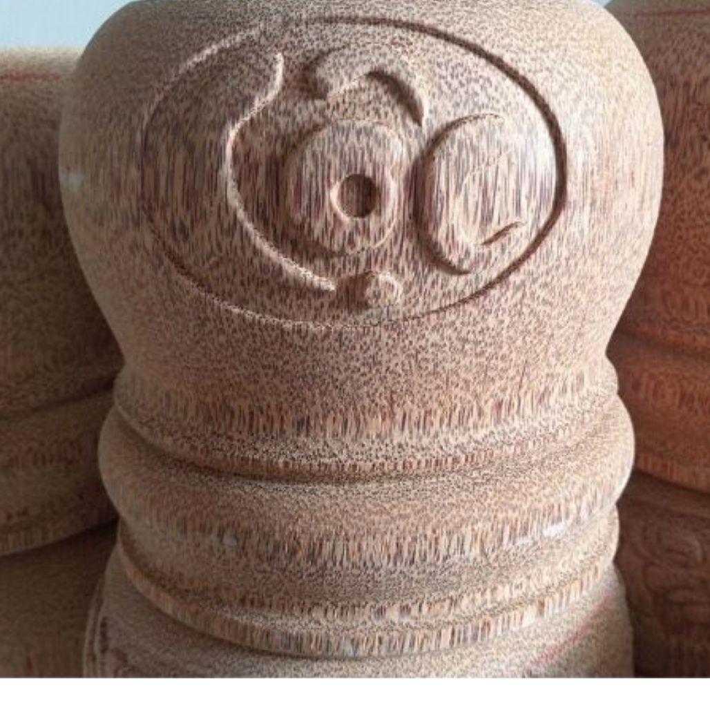 Bình Trà Gỗ Dừa Chạm Thủ Công Tam Đa "Phúc Lộc Thọ" Và Bình Trà 700 - 1200ml - Sản Phẩm Được Sản Xuất Tại Bến Tre