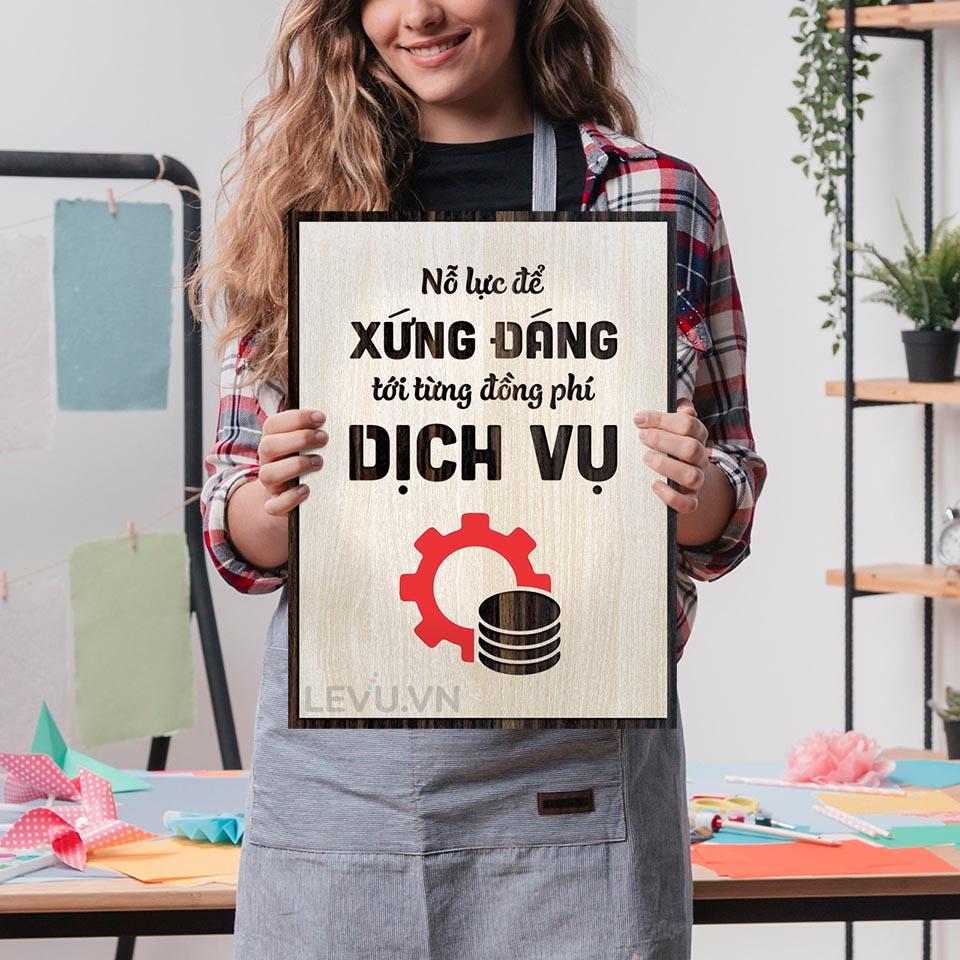 Tranh khẩu hiệu văn phòng LEVU LV087 "Luôn nỗ lực xứng đáng với từng đồng phí dịch vụ"