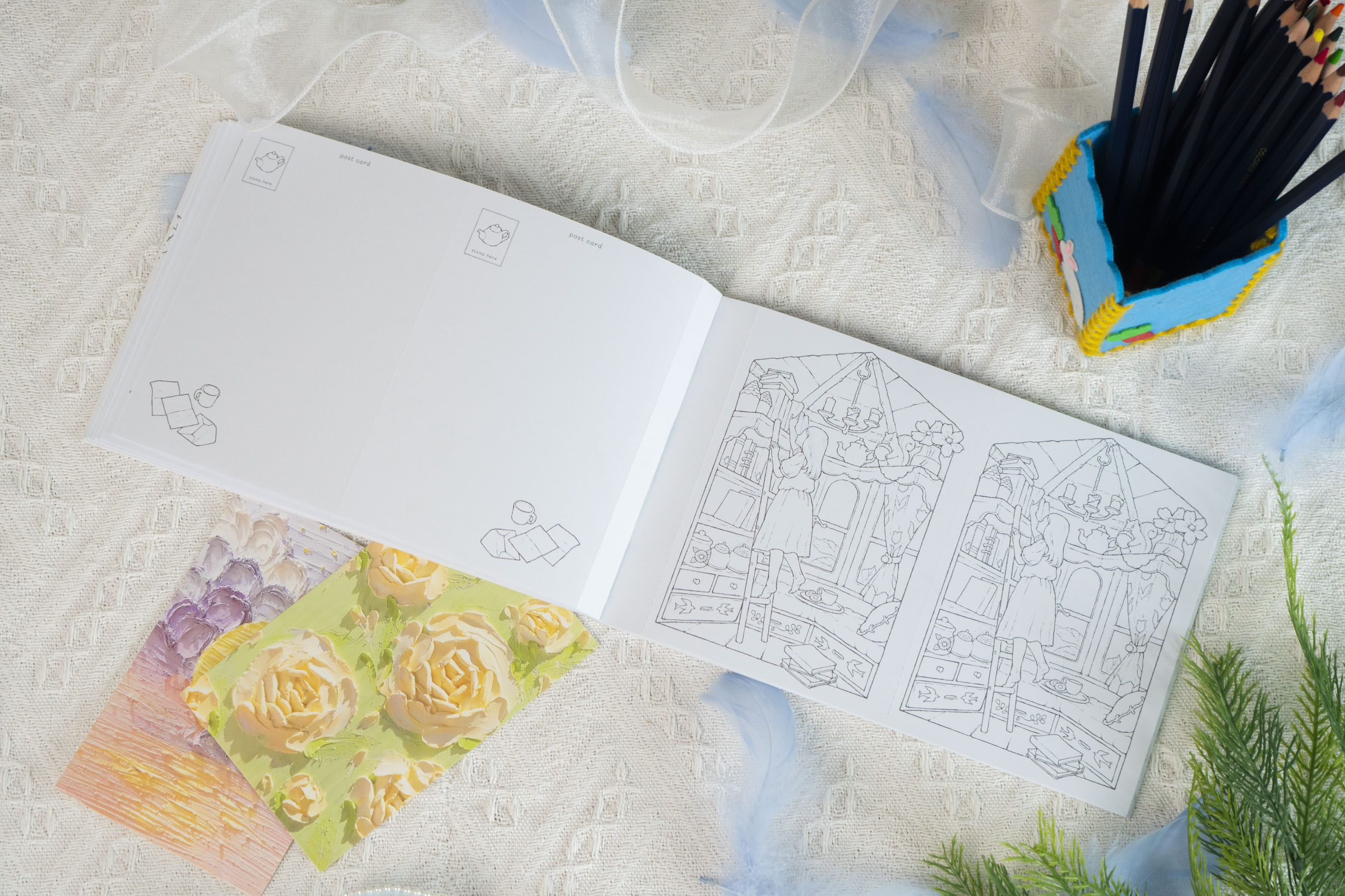 Sách tô màu Tiệm postcard trong khu rừng nhỏ - Đinh Tị Books