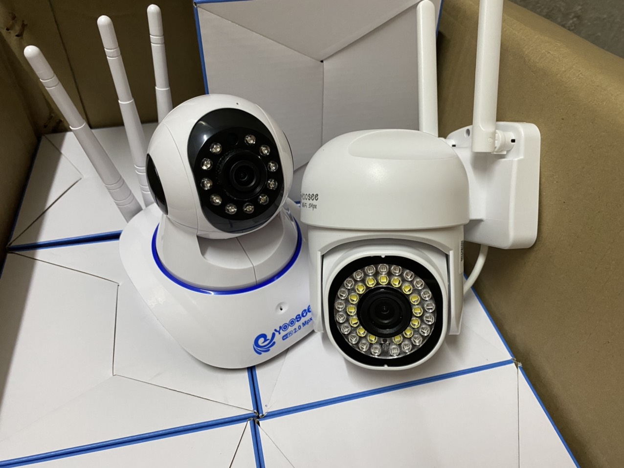 Camera Wifi Trong Nhà Yoosee 3 Râu 11 LED Và Camera Wifi Yoosee Ngoài Trời Mini 36 LED - Xoay 360 Độ Đàm Thoại 2 Chiều - Báo Động Hú Còi Gửi Cảnh Báo Về Điện Thoại - Hàng Nhập Khẩu