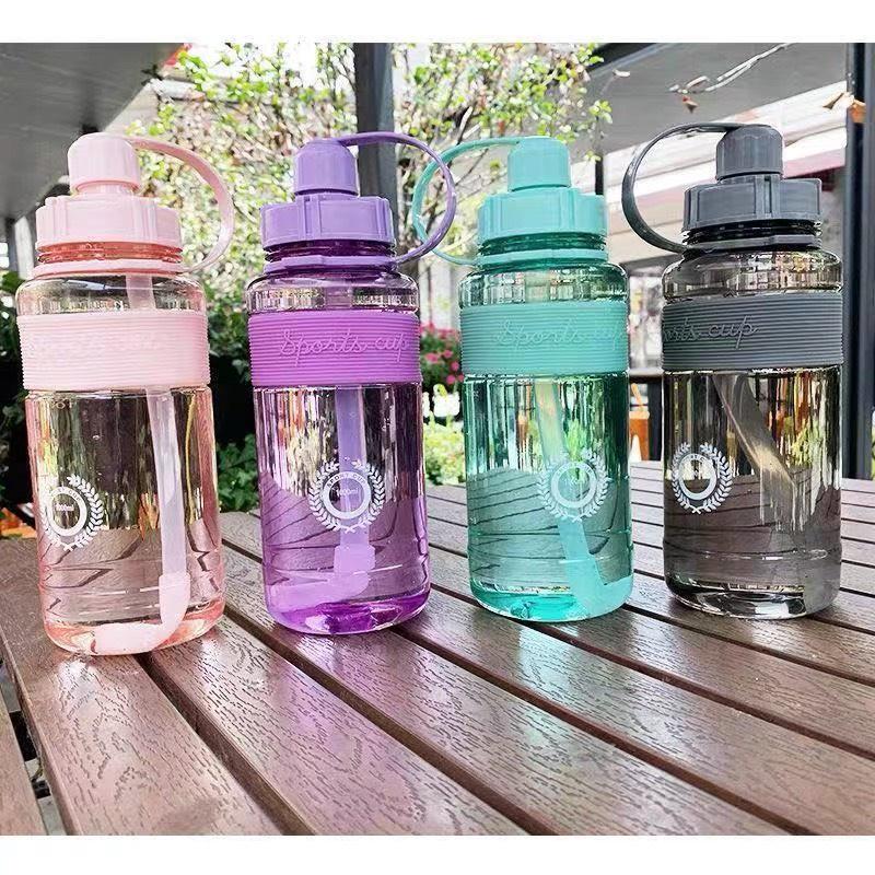 Bình Đựng Nước Nhựa Kèm Ống Hút Và Dây Đeo Bình Nhựa An Toàn Sức Khỏe