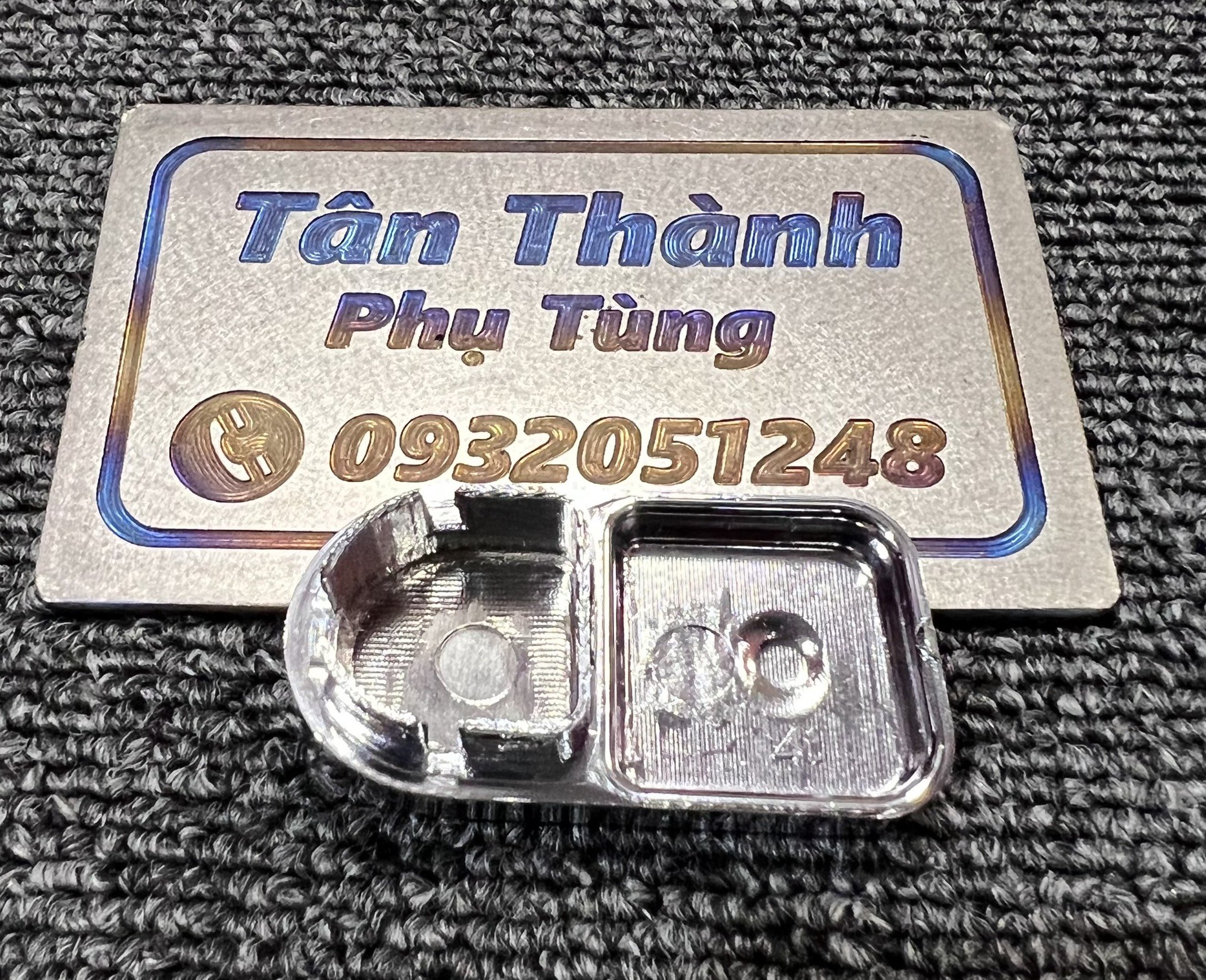 Nút chụp chân kính dành cho SH Mo đời cũ- nhựa xi