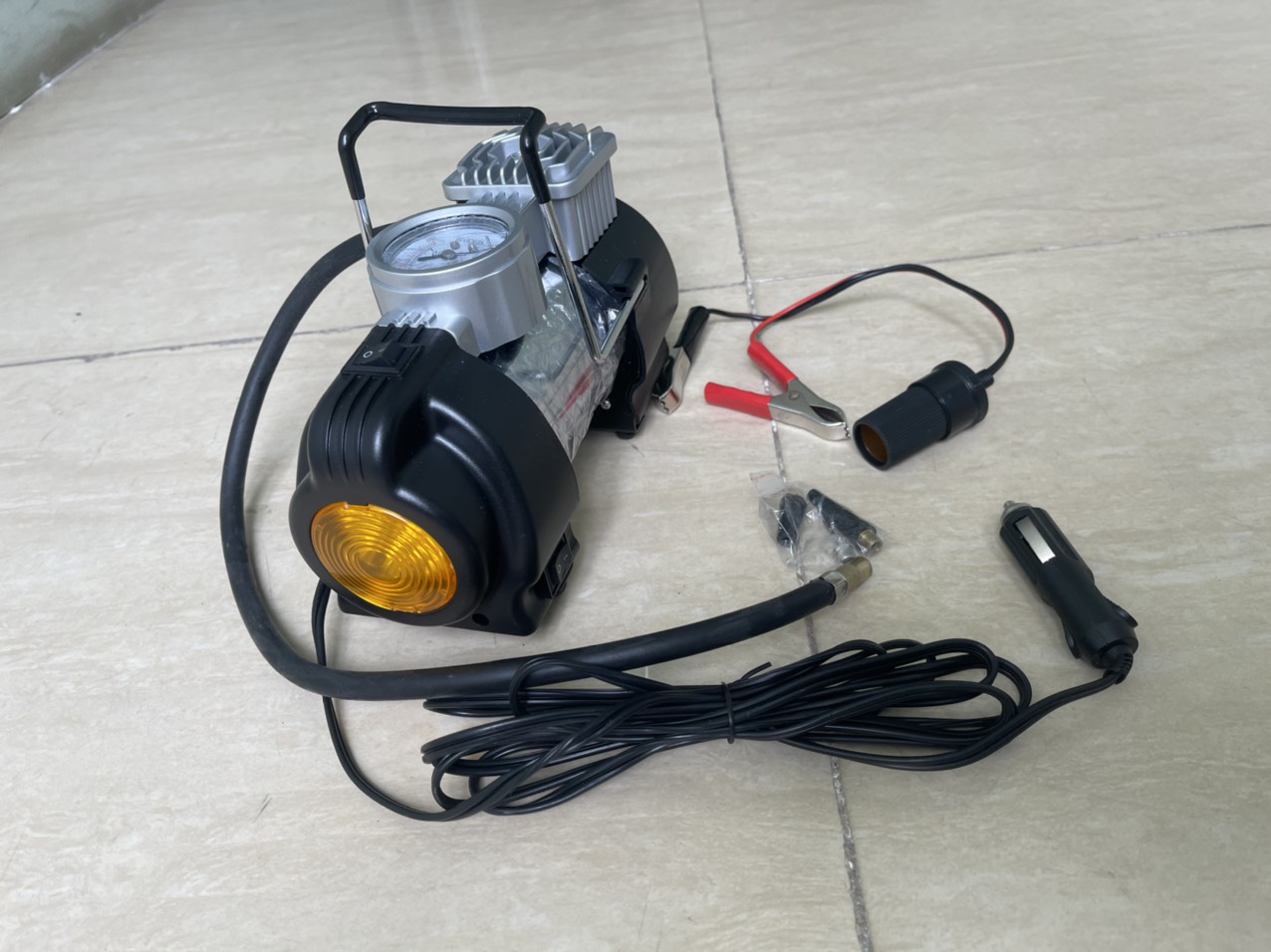 Máy bơm hơi lốp xe 12V chuyên dụng cho xe hơi 4-7 chỗ