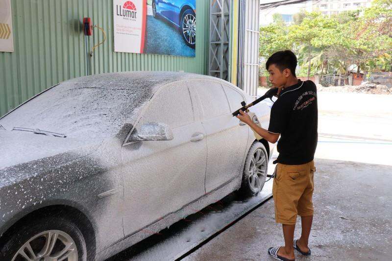 Bột rửa xe ô tô không chạm Ops - pha với nước tạo thành dung dịch rữa xe đậm đặc dùng sung phun ra thành xà bông bọt tuyết