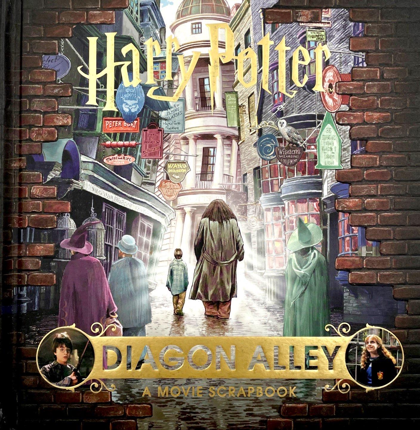 Hình ảnh Harry Potter: Diagon Alley (A Movie Scrapbook ) (Hardback) Hẻm Xéo (Cánh cửa mở ra thế giới phép thuật) (English Book)