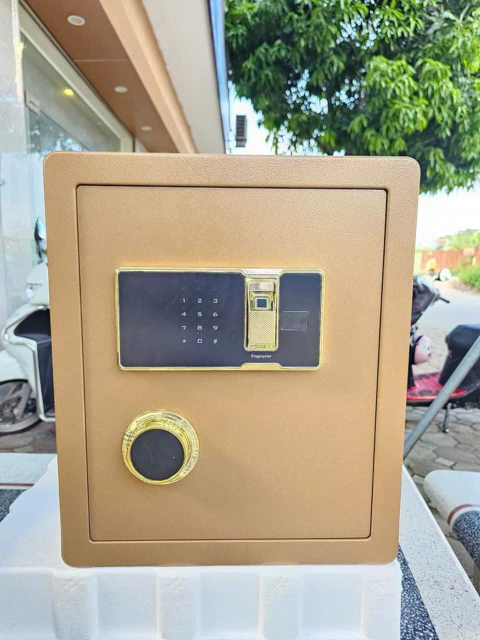 Két Sắt Điện Tử Cao Cấp Khóa Số Khóa Vân Tay Thông Minh Chống Cháy Hiện Đại