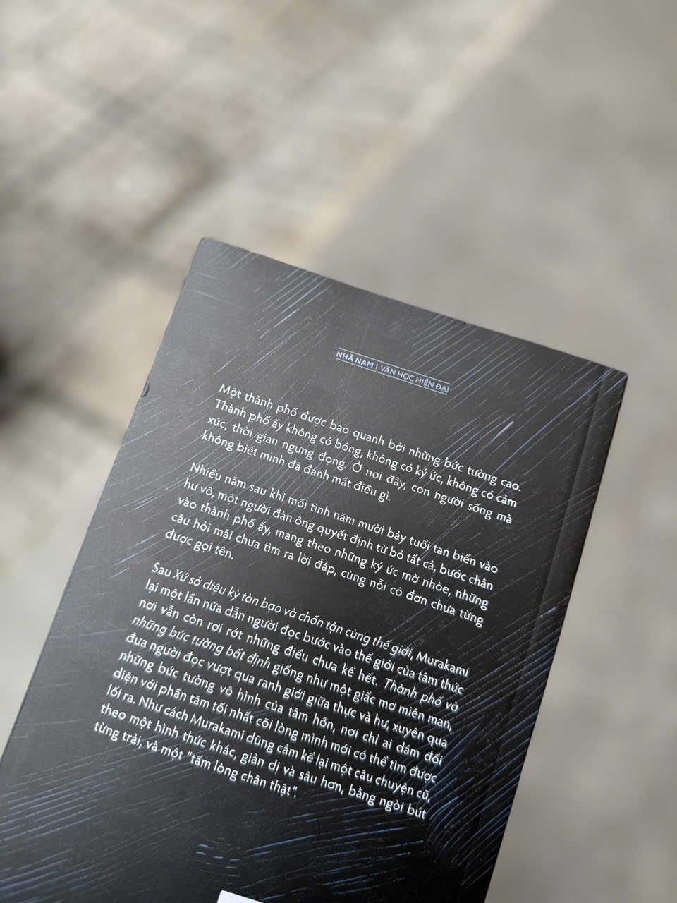 Sách - Thành phố và những bức tường bất định (Haruki Murakami) (Nhã Nam HCM)