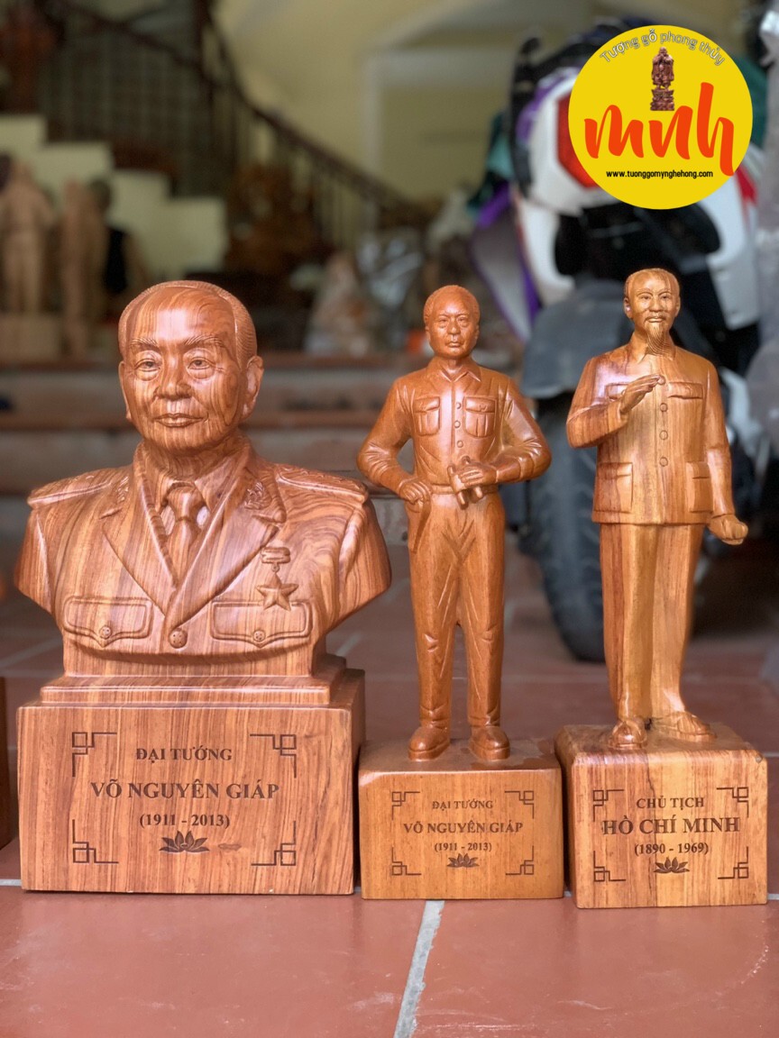 Tượng chân dung Bác Hồ kính yêu