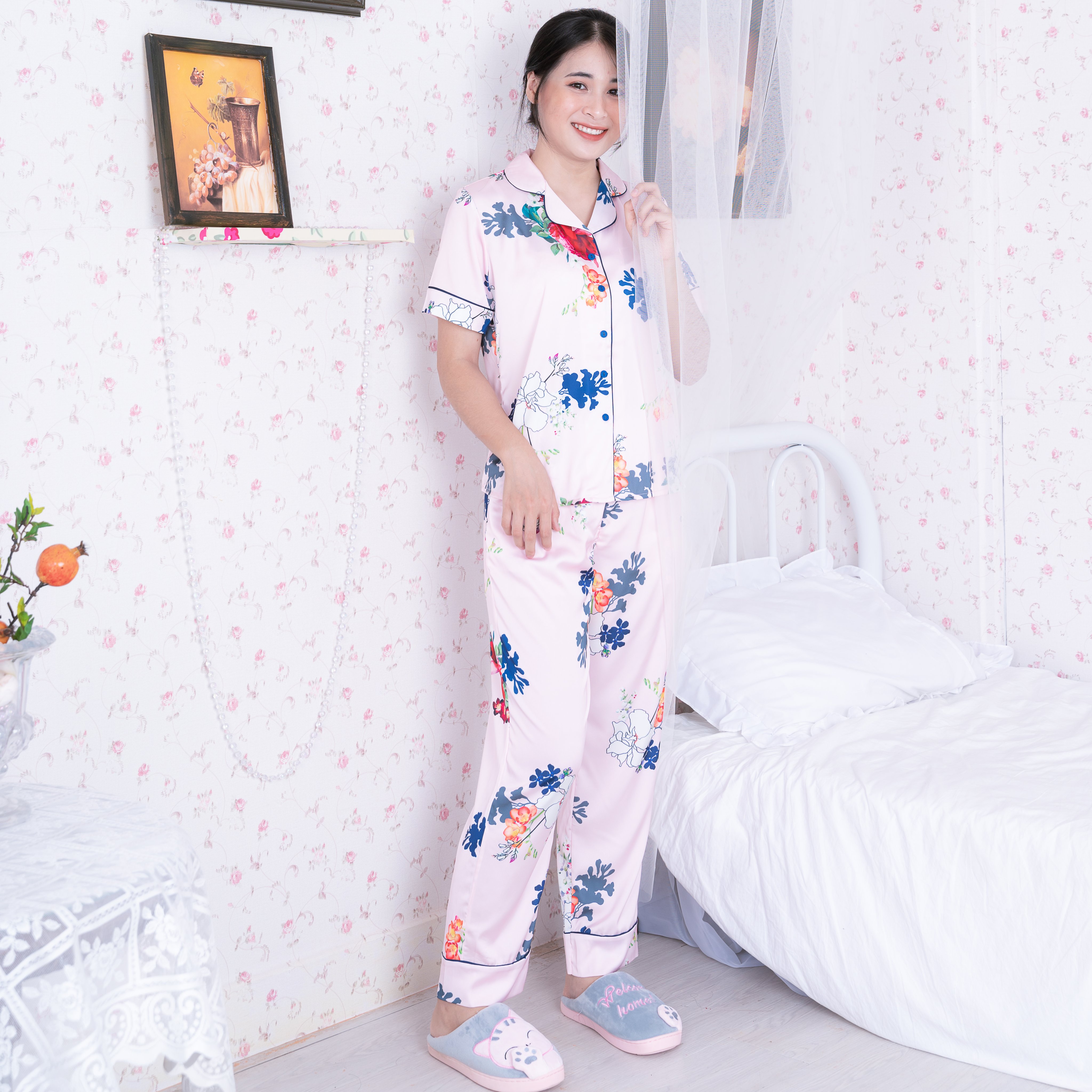 Bộ đồ Pijama nữ , đồ mặc nhà lụa VILADY - B114  kiểu quần dài tay cộc , họa tiết bông hoa dễ thương, chất liệu lụa Pháp cao cấp - Màu hồng phấn