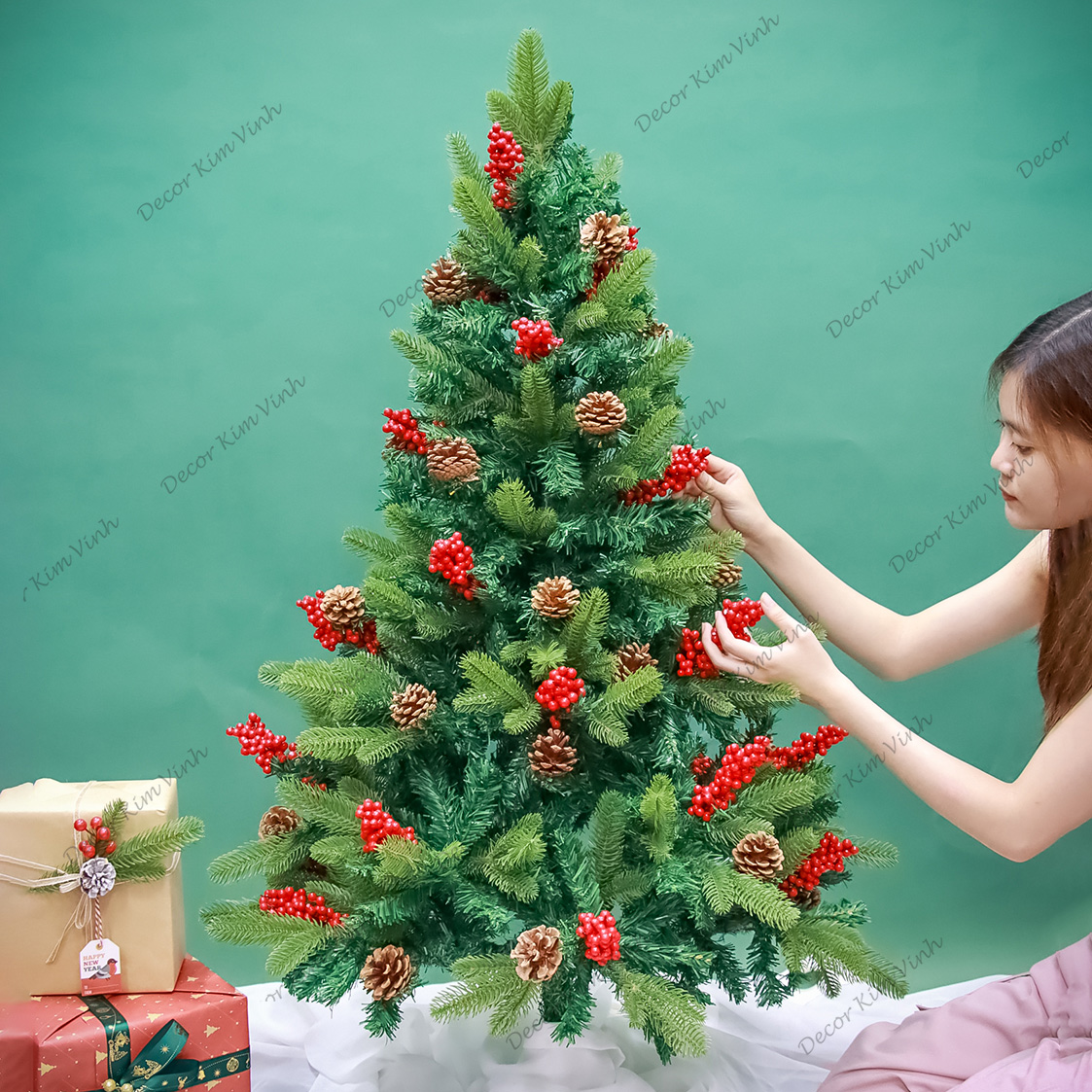 Cây Thông Lá PE Cao 1.5m Trang Trí gắn Trái Đỏ C8 Trang Trí Noel