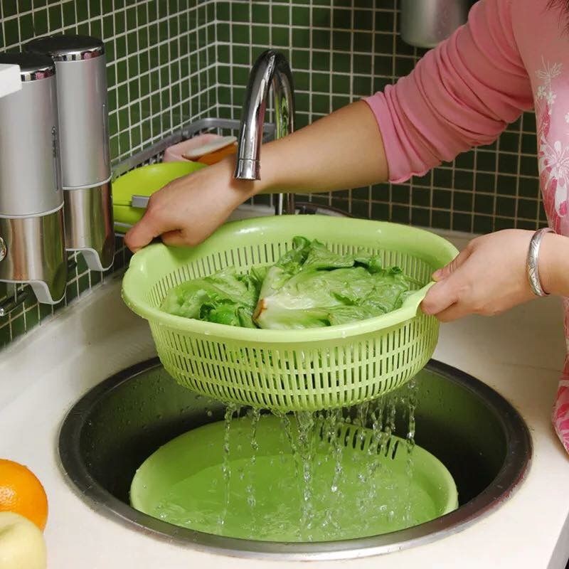 Combo Dụng Cụ Nhà Bếp Hữu Ích: Rổ Nhựa Kháng Khuẩn 5,3L + Thớt Nhựa Kháng Khuẩn 1,3cm - Nội Địa Nhật Bản
