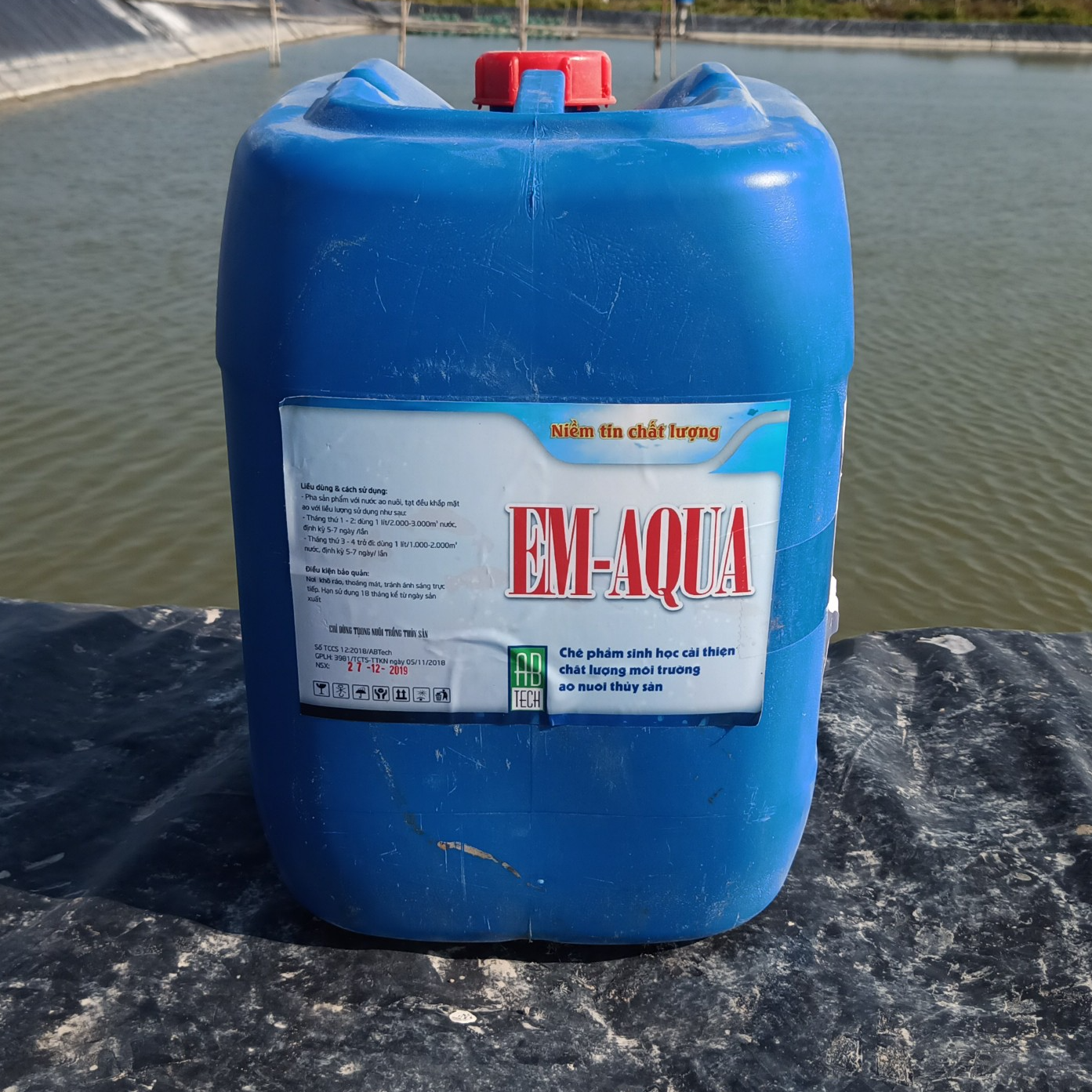 Chế Phẩm Sinh học Em Aqua chuyên xử lý nước, kiểm soát tảo, cải tạo màu nước, dùng trong thủy sản