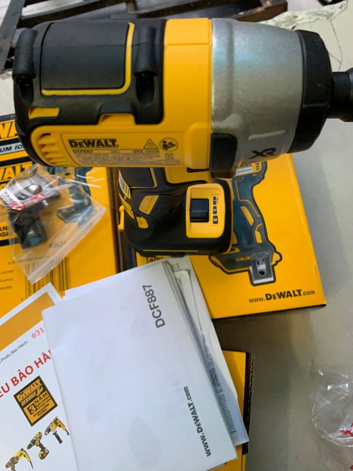Thân máy vặn vít dùng pin 18V DeWALT DCF887N-KR