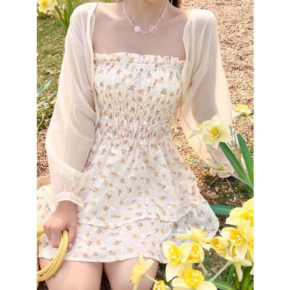 ĐẦM HOA NHÍ XẾP TẦNG PHỐI ÁO KHOÁC TAY BÈO