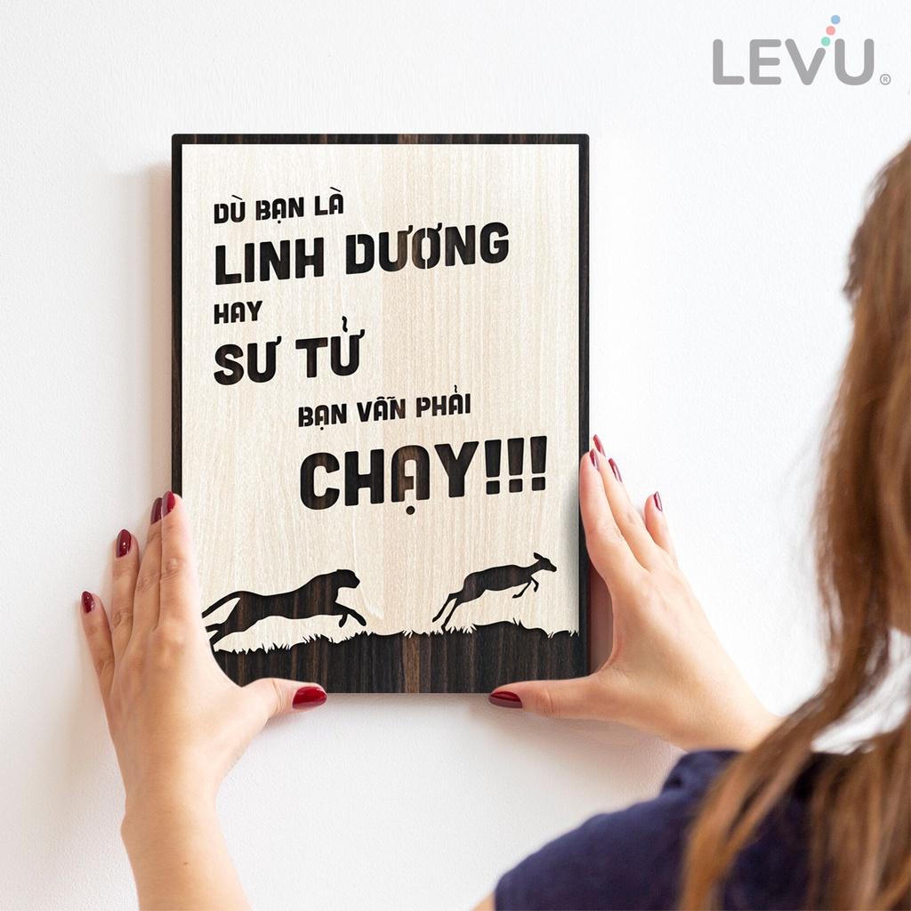Tranh Slogan LEVU LV034 "Dù bạn là linh dương hay sư tử bạn vẫn phải chạy"
